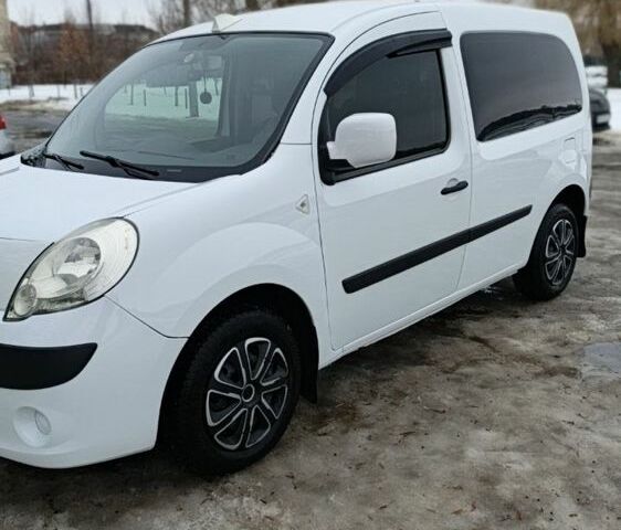 Белый Рено Кенгу, объемом двигателя 1.5 л и пробегом 384 тыс. км за 5150 $, фото 1 на Automoto.ua