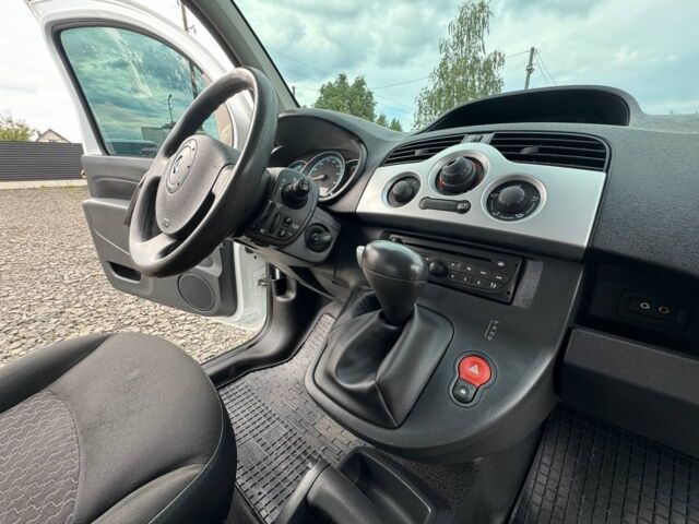 Белый Рено Кенгу, объемом двигателя 0 л и пробегом 0 тыс. км за 7100 $, фото 1 на Automoto.ua