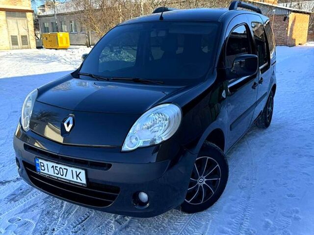 Черный Рено Кенгу, объемом двигателя 1.6 л и пробегом 21400 тыс. км за 8000 $, фото 1 на Automoto.ua