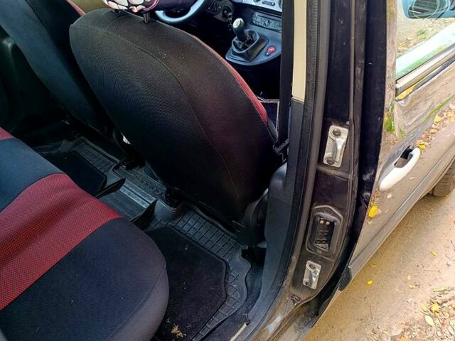 Чорний Рено Кєнгу, об'ємом двигуна 1.6 л та пробігом 272 тис. км за 8500 $, фото 1 на Automoto.ua