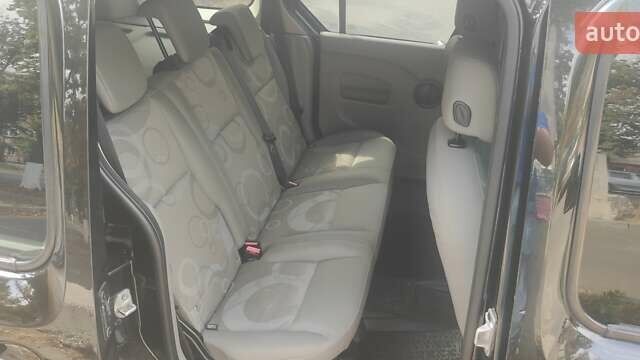 Черный Рено Кенгу, объемом двигателя 1.6 л и пробегом 243 тыс. км за 7000 $, фото 1 на Automoto.ua