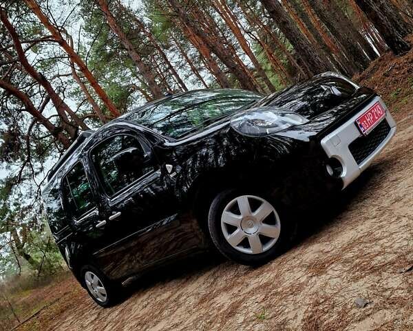 Черный Рено Кенгу, объемом двигателя 1.6 л и пробегом 229 тыс. км за 8000 $, фото 1 на Automoto.ua