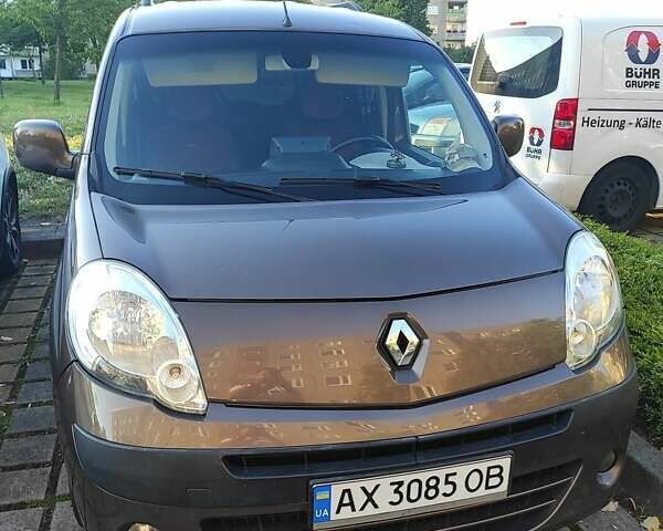 Коричневий Рено Кєнгу, об'ємом двигуна 1.6 л та пробігом 215 тис. км за 8000 $, фото 1 на Automoto.ua