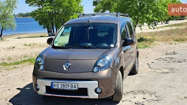 Коричневий Рено Кєнгу, об'ємом двигуна 1.5 л та пробігом 184 тис. км за 10700 $, фото 1 на Automoto.ua