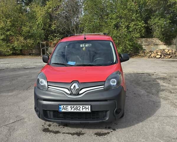 Красный Рено Кенгу, объемом двигателя 1.5 л и пробегом 186 тыс. км за 7300 $, фото 1 на Automoto.ua