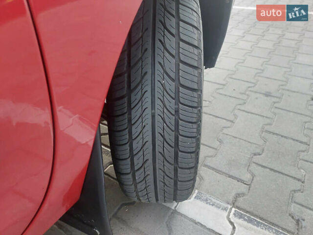 Рено Кенгу 2005 в Львове на Automoto.ua Красный Рено Кенгу, объемом двигателя 1.5 л и пробегом 400 тыс. км за 4000 $, фото 1 на Automoto.ua