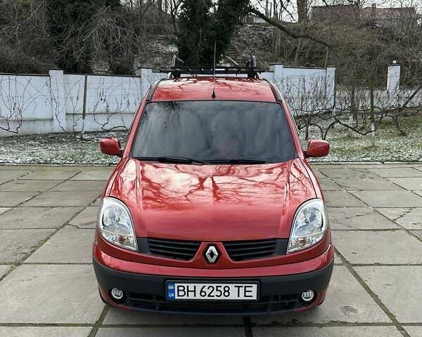 Червоний Рено Кєнгу, об'ємом двигуна 1.6 л та пробігом 188 тис. км за 5500 $, фото 1 на Automoto.ua