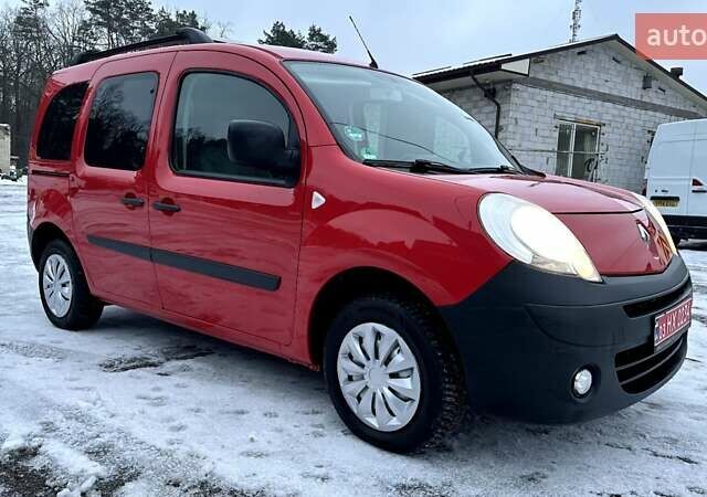 Красный Рено Кенгу, объемом двигателя 1.6 л и пробегом 200 тыс. км за 6400 $, фото 1 на Automoto.ua
