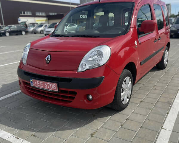 Красный Рено Кенгу, объемом двигателя 1.6 л и пробегом 212 тыс. км за 7600 $, фото 1 на Automoto.ua