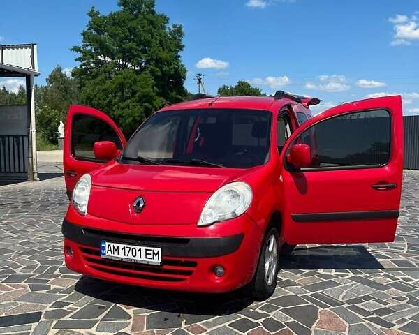 Красный Рено Кенгу, объемом двигателя 1.6 л и пробегом 155 тыс. км за 6300 $, фото 1 на Automoto.ua