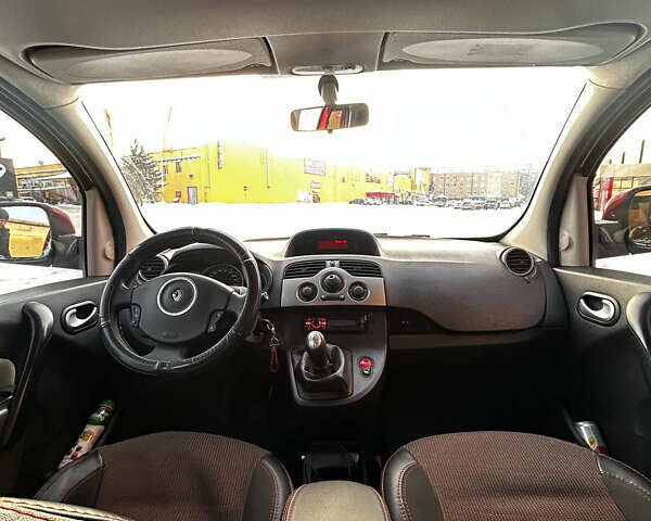 Красный Рено Кенгу, объемом двигателя 1.46 л и пробегом 267 тыс. км за 7900 $, фото 1 на Automoto.ua