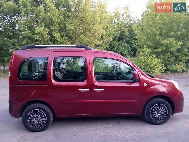 Красный Рено Кенгу, объемом двигателя 1.5 л и пробегом 215 тыс. км за 7700 $, фото 1 на Automoto.ua