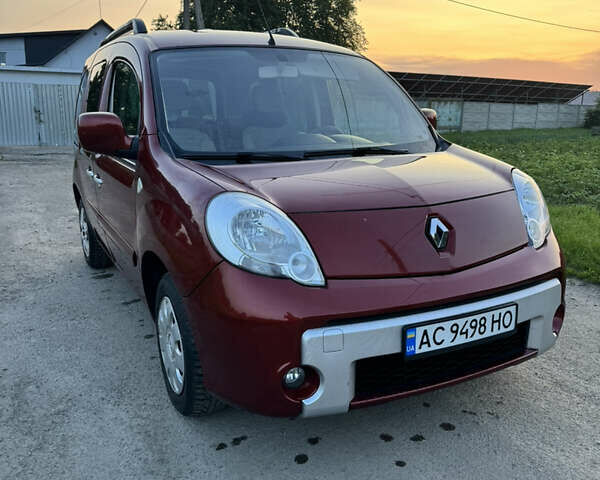 Рено Кєнгу 2012 у Луцьку на Automoto.ua Червоний Рено Кєнгу, об'ємом двигуна 1.6 л та пробігом 215 тис. км за 7600 $, фото 1 на Automoto.ua