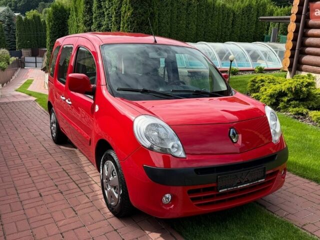 Красный Рено Кенгу, объемом двигателя 1.6 л и пробегом 144 тыс. км за 8500 $, фото 1 на Automoto.ua
