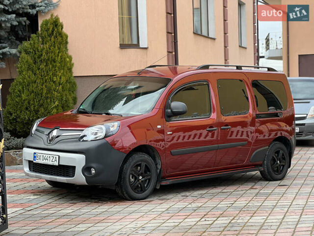 Красный Рено Кенгу, объемом двигателя 0 л и пробегом 23 тыс. км за 22350 $, фото 1 на Automoto.ua
