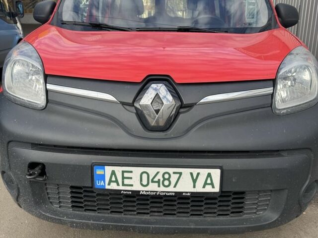 Красный Рено Кенгу, объемом двигателя 0 л и пробегом 104 тыс. км за 13500 $, фото 1 на Automoto.ua
