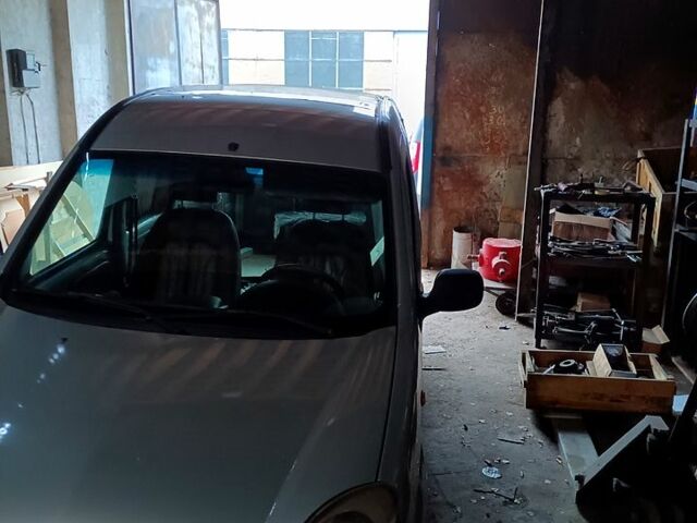 Рено Кенгу, объемом двигателя 1.5 л и пробегом 450 тыс. км за 2600 $, фото 1 на Automoto.ua