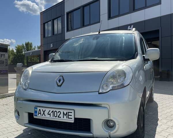 Рено Кенгу, объемом двигателя 1.6 л и пробегом 221 тыс. км за 7500 $, фото 1 на Automoto.ua