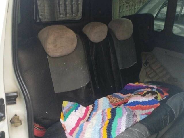 Белый Рено Кенгу пасс., объемом двигателя 1.9 л и пробегом 270 тыс. км за 2500 $, фото 1 на Automoto.ua