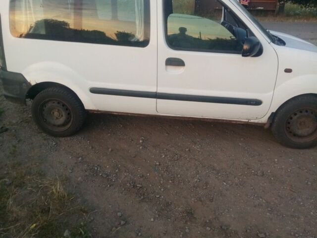 Белый Рено Кенгу пасс., объемом двигателя 2.5 л и пробегом 332 тыс. км за 2500 $, фото 1 на Automoto.ua