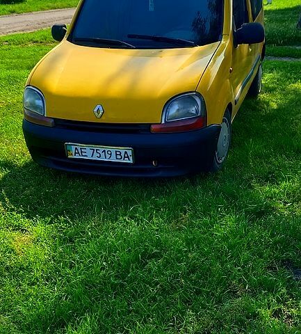 Желтый Рено Кенгу, объемом двигателя 1.9 л и пробегом 300 тыс. км за 2100 $, фото 1 на Automoto.ua