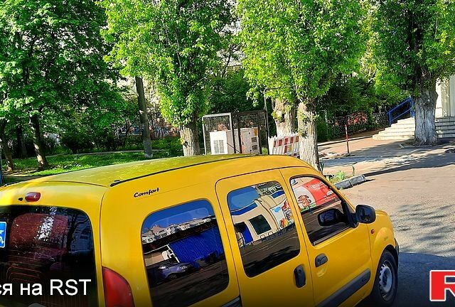 Желтый Рено Кенгу, объемом двигателя 1.5 л и пробегом 326 тыс. км за 3700 $, фото 1 на Automoto.ua