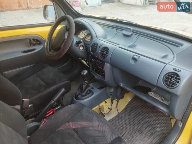 Желтый Рено Кенгу, объемом двигателя 1.87 л и пробегом 350 тыс. км за 2200 $, фото 1 на Automoto.ua