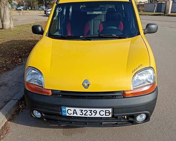 Желтый Рено Кенгу, объемом двигателя 1.87 л и пробегом 399 тыс. км за 3700 $, фото 1 на Automoto.ua
