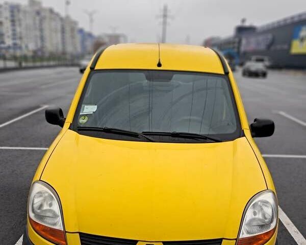 Желтый Рено Кенгу, объемом двигателя 1.5 л и пробегом 262 тыс. км за 3100 $, фото 1 на Automoto.ua