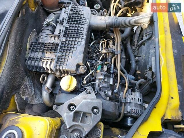 Желтый Рено Кенгу, объемом двигателя 1.46 л и пробегом 225 тыс. км за 3300 $, фото 1 на Automoto.ua