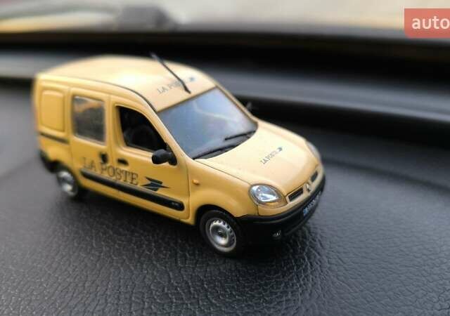 Желтый Рено Кенгу, объемом двигателя 1.5 л и пробегом 320 тыс. км за 4400 $, фото 1 на Automoto.ua