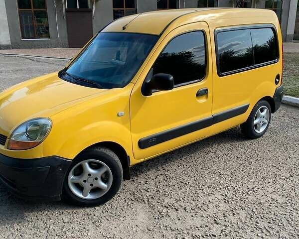 Желтый Рено Кенгу, объемом двигателя 1.46 л и пробегом 137 тыс. км за 4700 $, фото 1 на Automoto.ua