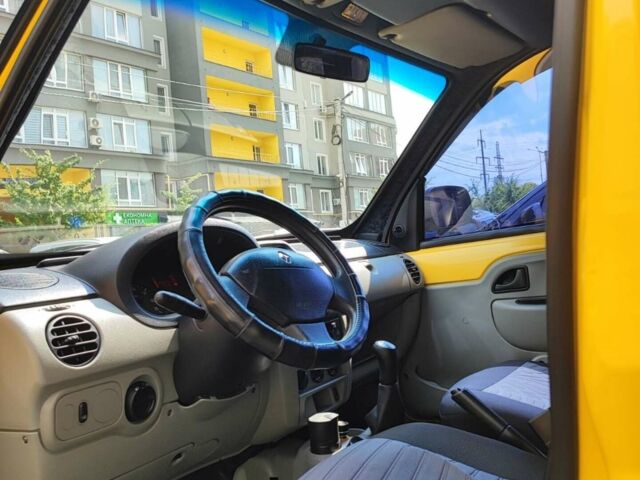 Желтый Рено Кенгу, объемом двигателя 1.5 л и пробегом 300 тыс. км за 4300 $, фото 1 на Automoto.ua