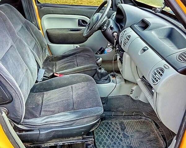 Жовтий Рено Кєнгу, об'ємом двигуна 1.5 л та пробігом 300 тис. км за 3600 $, фото 1 на Automoto.ua