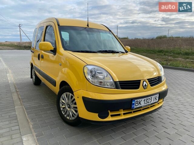Желтый Рено Кенгу, объемом двигателя 1.5 л и пробегом 233 тыс. км за 4150 $, фото 1 на Automoto.ua