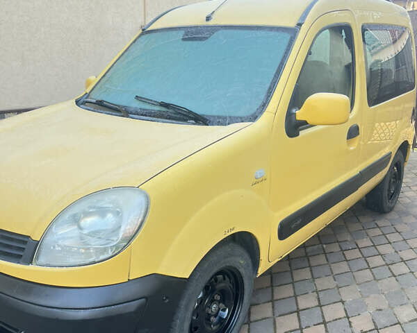 Желтый Рено Кенгу, объемом двигателя 1.6 л и пробегом 207 тыс. км за 4200 $, фото 1 на Automoto.ua