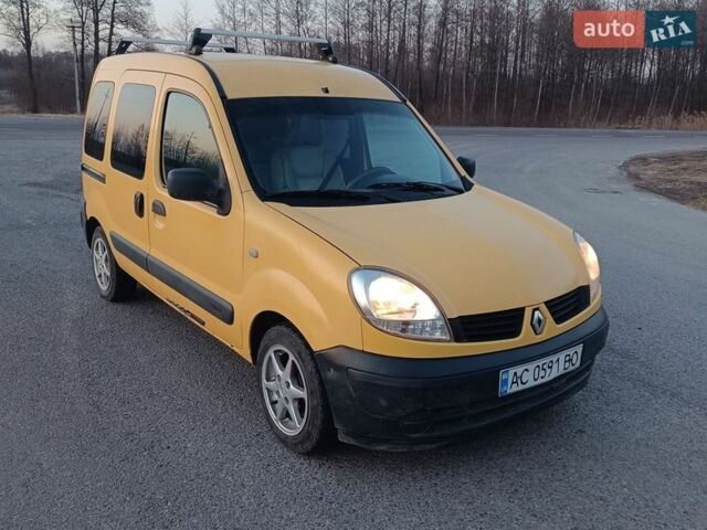 Желтый Рено Кенгу, объемом двигателя 1.46 л и пробегом 400 тыс. км за 2999 $, фото 1 на Automoto.ua