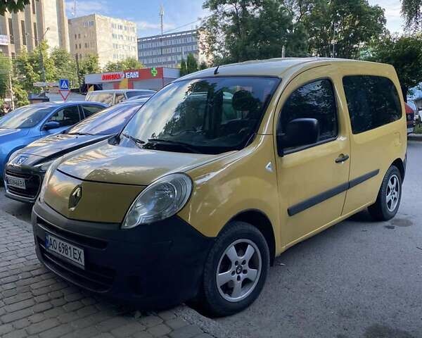Желтый Рено Кенгу, объемом двигателя 1.46 л и пробегом 256 тыс. км за 5800 $, фото 1 на Automoto.ua