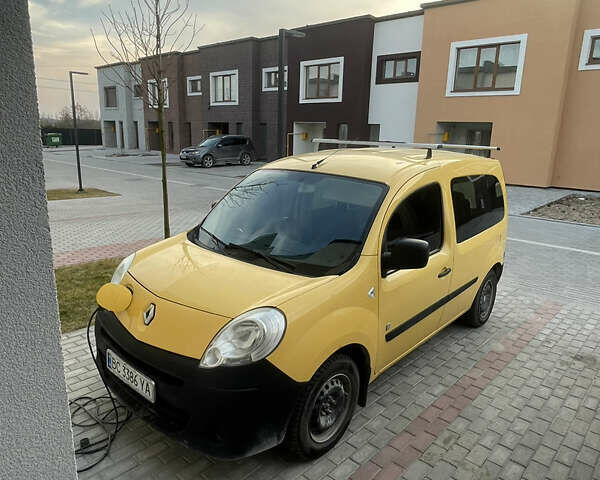 Желтый Рено Кенгу, объемом двигателя 0 л и пробегом 142 тыс. км за 6000 $, фото 1 на Automoto.ua