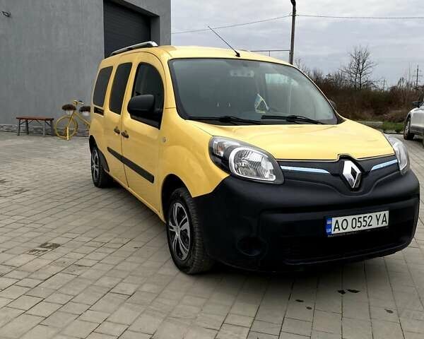 Желтый Рено Кенгу, объемом двигателя 0 л и пробегом 140 тыс. км за 6900 $, фото 1 на Automoto.ua