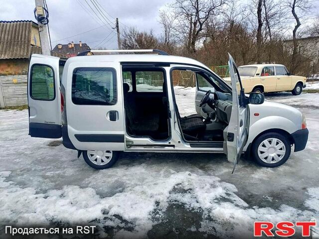 Серый Рено Кенгу, объемом двигателя 1.9 л и пробегом 320 тыс. км за 3000 $, фото 1 на Automoto.ua