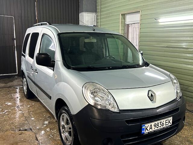 Сірий Рено Кєнгу, об'ємом двигуна 1.5 л та пробігом 323 тис. км за 4950 $, фото 1 на Automoto.ua