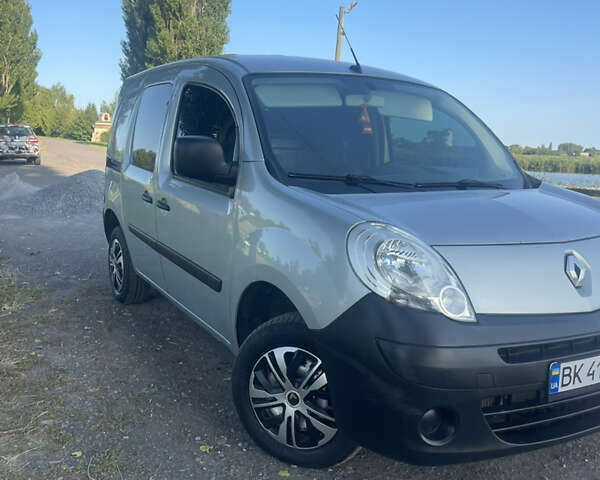 Серый Рено Кенгу, объемом двигателя 1.46 л и пробегом 350 тыс. км за 5800 $, фото 1 на Automoto.ua