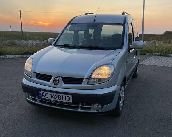 Серый Рено Кенгу, объемом двигателя 1.6 л и пробегом 290 тыс. км за 4600 $, фото 1 на Automoto.ua