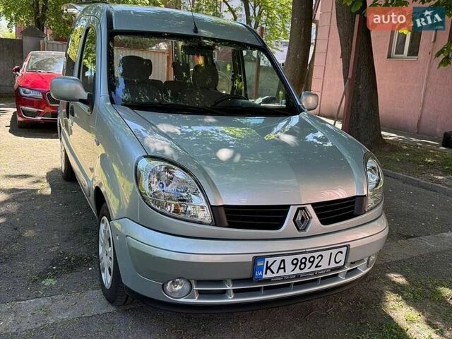 Серый Рено Кенгу, объемом двигателя 1.6 л и пробегом 243 тыс. км за 5200 $, фото 1 на Automoto.ua