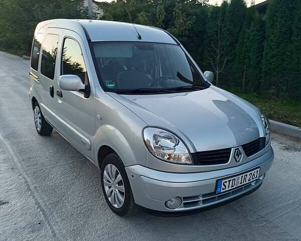 Серый Рено Кенгу, объемом двигателя 1.6 л и пробегом 221 тыс. км за 5600 $, фото 1 на Automoto.ua