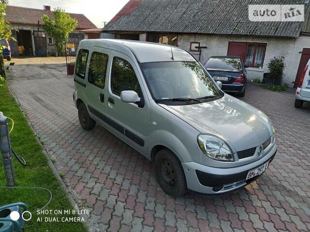 Серый Рено Кенгу, объемом двигателя 1.5 л и пробегом 330 тыс. км за 3500 $, фото 1 на Automoto.ua