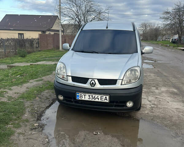 Серый Рено Кенгу, объемом двигателя 1.5 л и пробегом 350 тыс. км за 3800 $, фото 1 на Automoto.ua