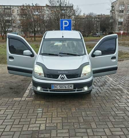 Серый Рено Кенгу, объемом двигателя 1.4 л и пробегом 312 тыс. км за 4700 $, фото 1 на Automoto.ua