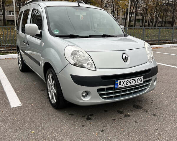 Серый Рено Кенгу, объемом двигателя 1.6 л и пробегом 172 тыс. км за 7300 $, фото 1 на Automoto.ua